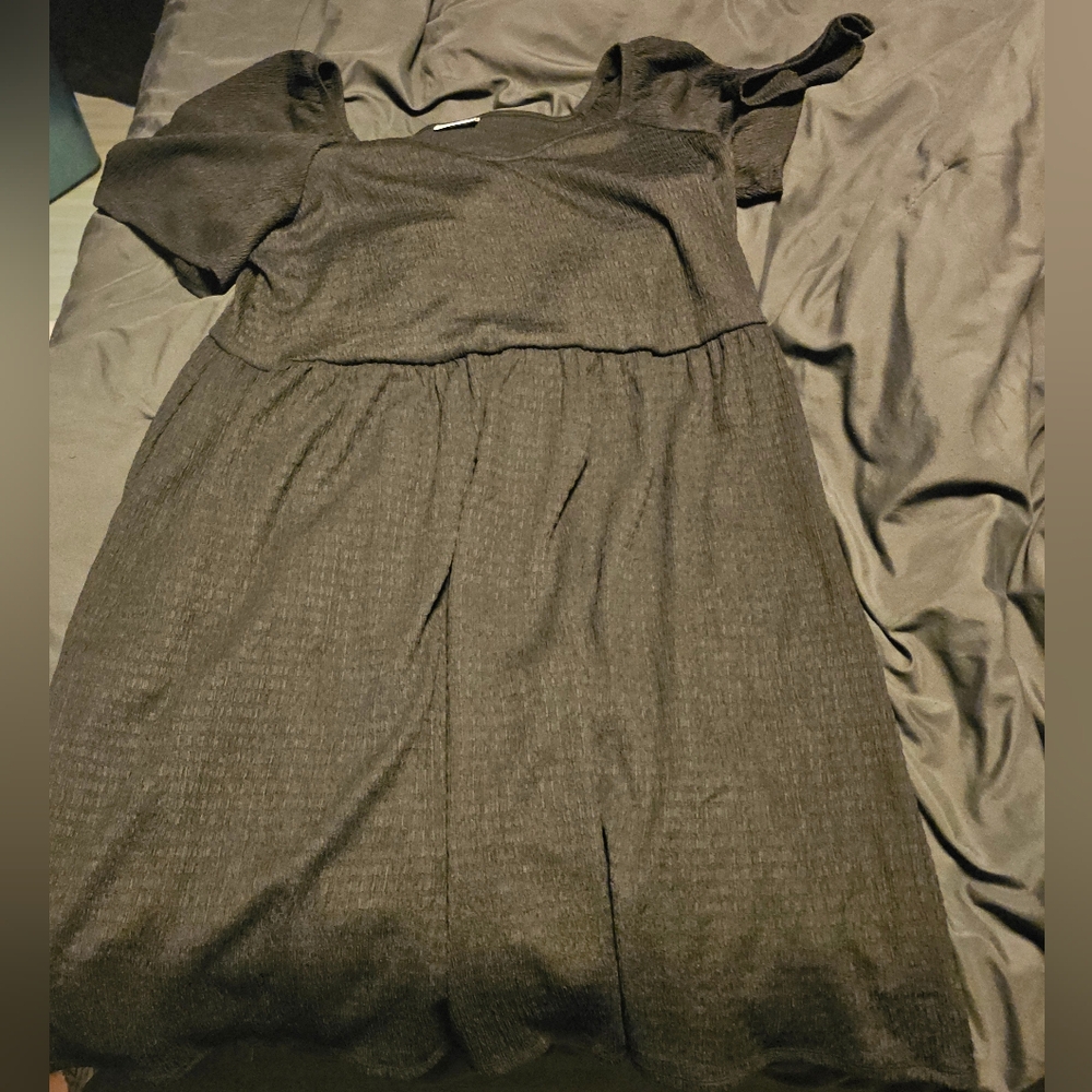 Black short sleeve dress